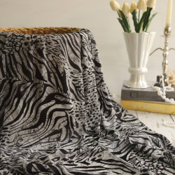 Zebra desenli, siyah fonlu, yakma ipek kumaş. EN:135 cm